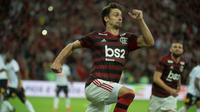 Flamengo eliminó a Corinthians de la Copa Brasil con gol que debió ser validado por el VAR
