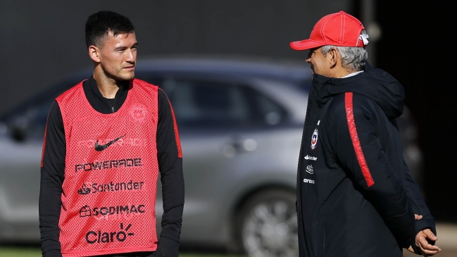 Charles Aránguiz no viajó a La Serena junto al plantel de la selección chilena