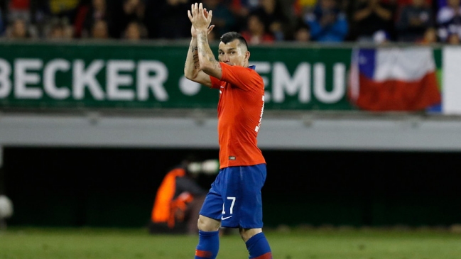 Gary Medel igualó a Claudio Bravo como el segundo jugador con más partidos en la Roja