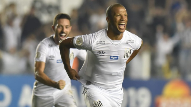Santos de Sampaoli derrotó con solidez a Atlético Mineiro y se acercó al líder Palmeiras en Brasil