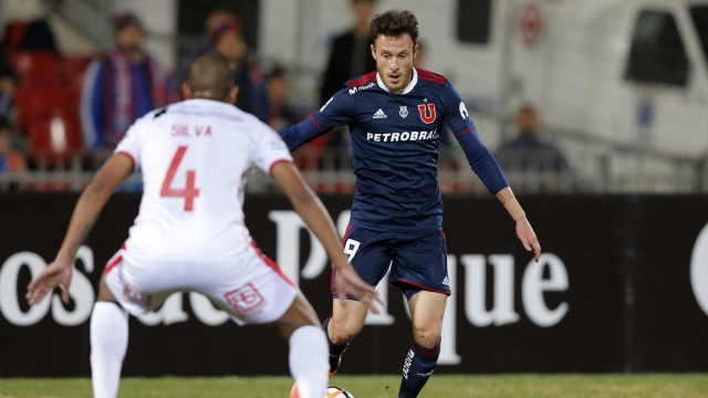 Angelo Henríquez aprovechó un rebote y logró el empate para la U ante Rangers