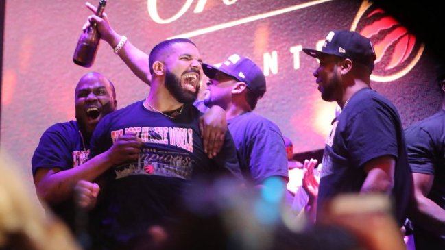 El desenfrenado festejo de Drake por el título de la NBA de Toronto Raptors