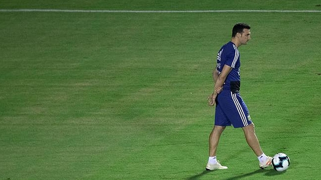 Scaloni confirmó que Lionel Messi y Sergio Agüero serán titulares ante Colombia