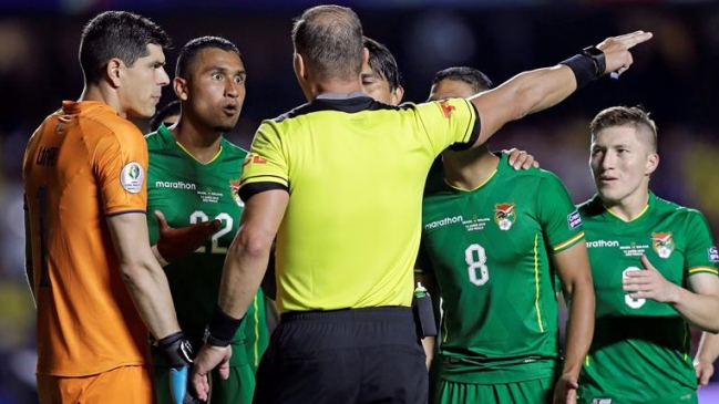 La conversación del árbitro Pitana con los jueces del VAR en el duelo entre Brasil y Bolivia