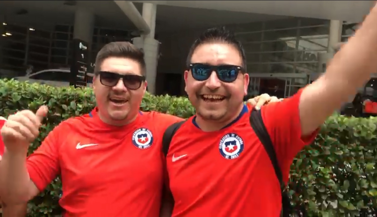 Hinchas chilenos llegaron a apoyar a la Roja antes del debut en la Copa América frente a Japón