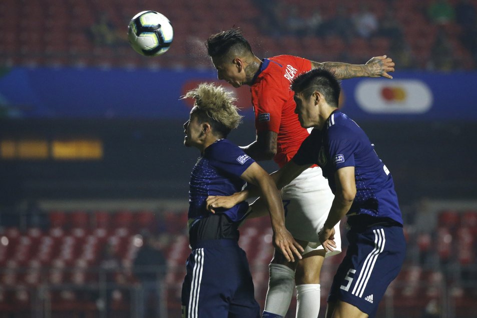 Erick Pulgar festejó con todo su primer gol con la selección chilena