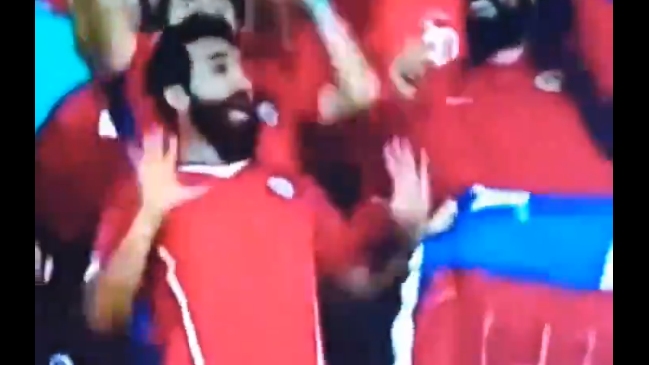El desenfrenado baile de un hincha de la Roja en el Estadio Morumbí
