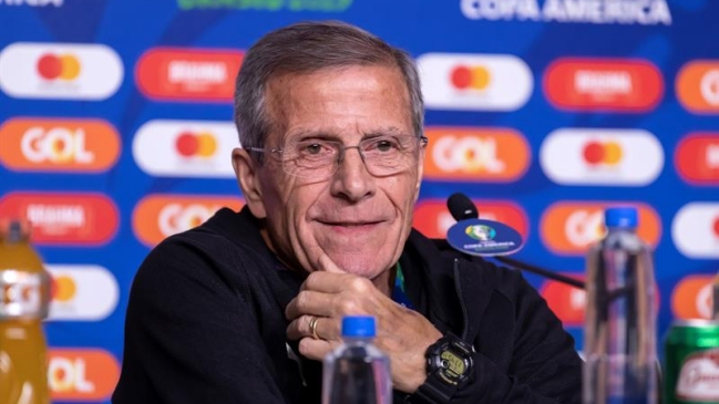 Oscar Tabárez: Chile hizo valer su mayor experiencia ante una selección joven como Japón