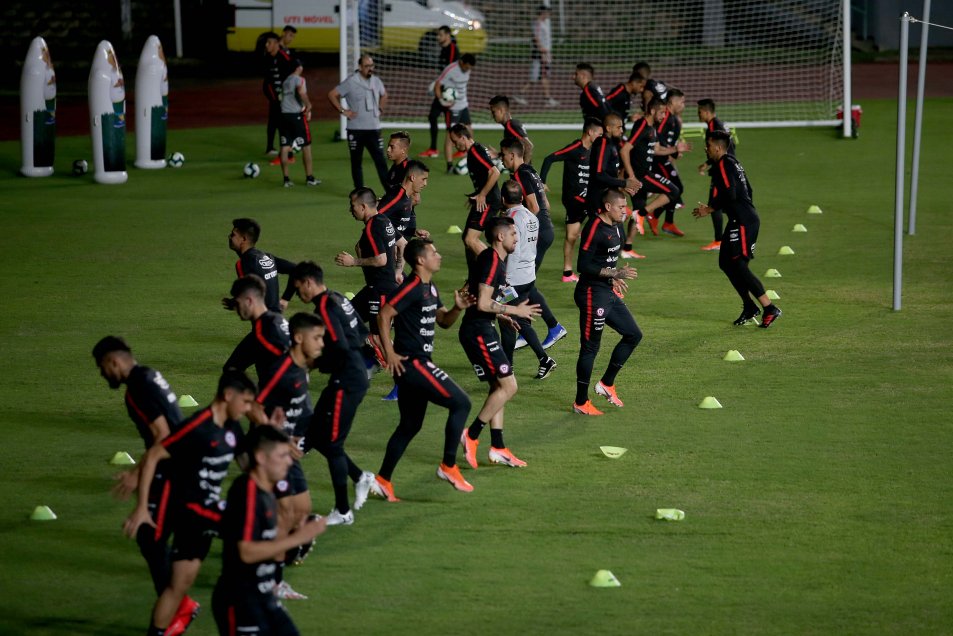 Reinaldo Rueda comandó una nueva práctica de Chile con miras el duelo ante Ecuador