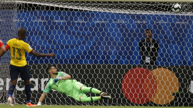 Las críticas contra Gabriel Arias por sus erráticas salidas en el primer tiempo contra Ecuador