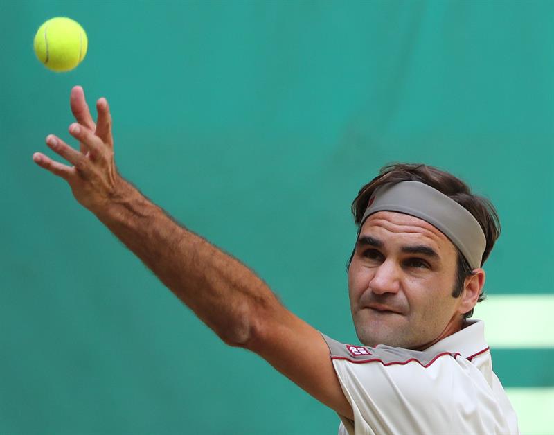 Roger Federer ratificó favoritismo en Halle al batir a Pierre-Hugues Herbert en semifinales