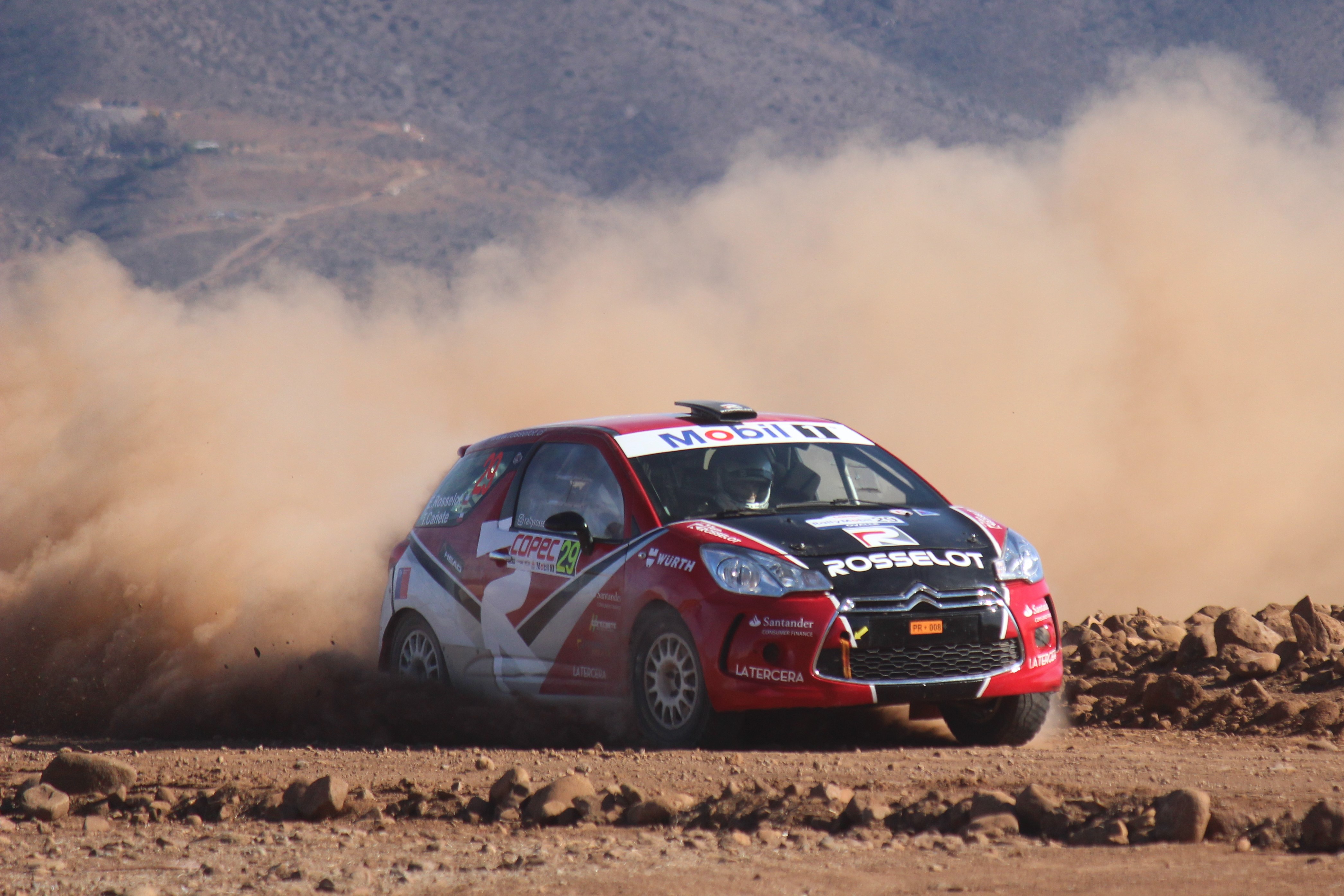 Emilio Rosselot lidera la categoría R3 del GP de Ovalle en el Rally Mobil