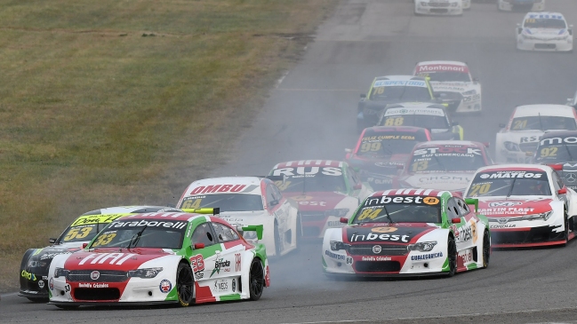 Benjamín Hites abandonó tras ser chocado en el Top Race Series de Argentina