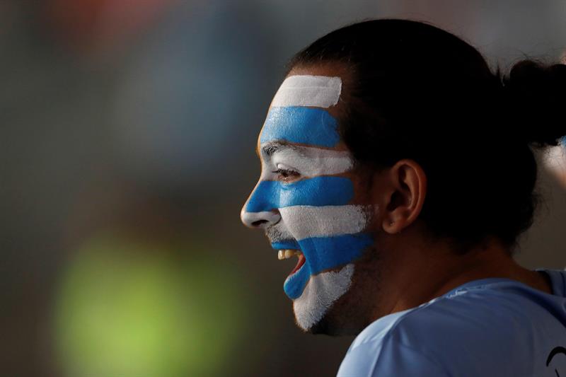 Los hinchas llenaron de color el Maracaná en la previa del Chile – Uruguay