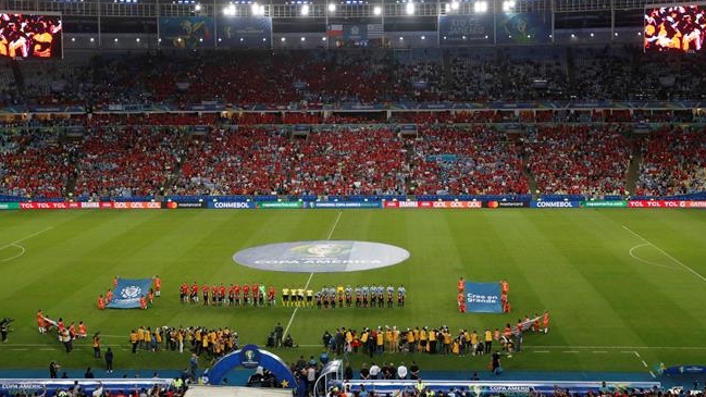 El himno de Chile llenó de emoción a los hinchas de la Roja en el Maracaná