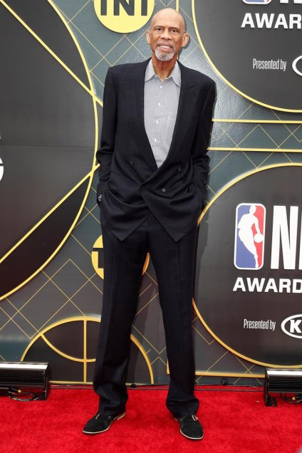 Jugadores y leyendas de la NBA lucieron sus mejores pintas en la entrega de premios