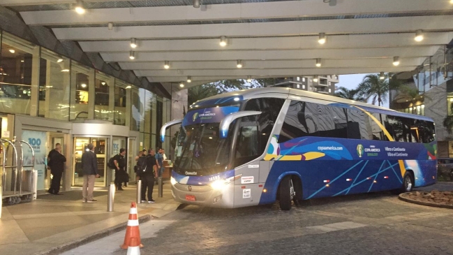 La llegada de Chile al hotel en el que concentrará en Sao Paulo con miras al duelo ante Colombia