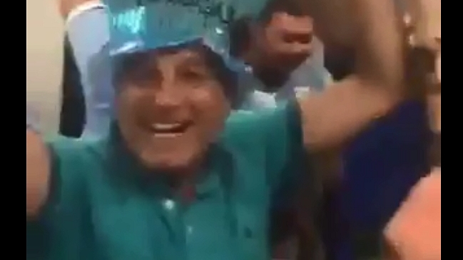 Hinchas de Uruguay cantaron “el pisco es peruano” tras victoria del lunes