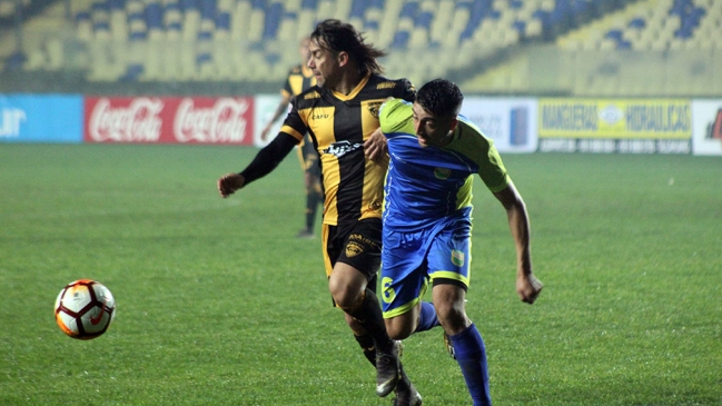 Fernández Vial batió a Deportes Colina y escaló importantes posiciones en la Segunda División