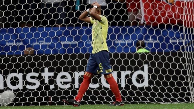 Así reaccionaron en un avión colombiano al enterarse de la eliminación ante Chile