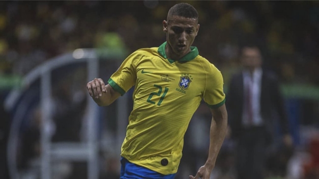 Richarlison se reintregó a la selección brasileña tras evolucionar de su cuadro de paperas