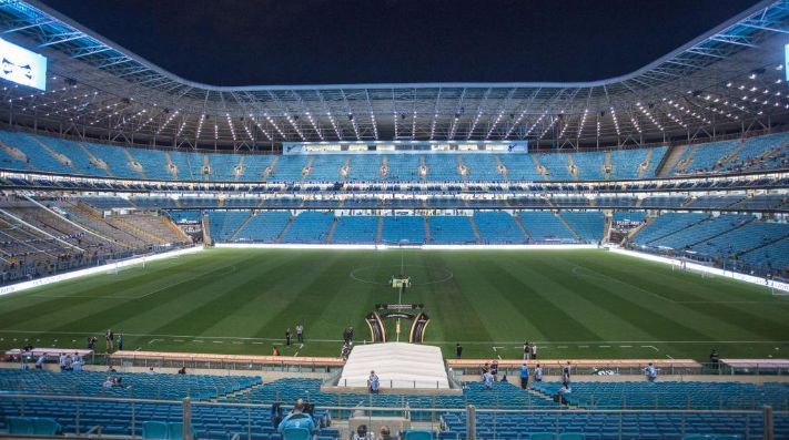 Así están secando el césped del Arena do Gremio de cara a la semifinal entre Chile y Perú