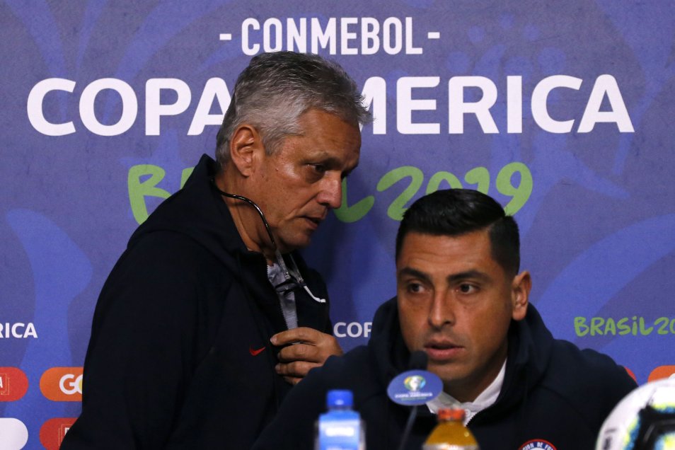 La conferencia de prensa de Reinaldo Rueda y Gonzalo Jara en Porto Alegre