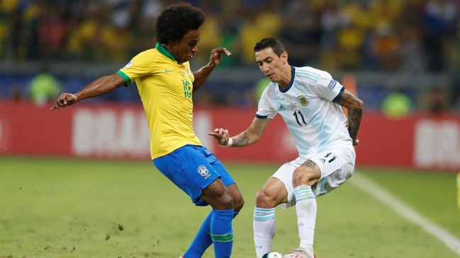 Willian replicó dichos de Messi: El árbitro dejó pegar para los dos lados, no vi nada raro