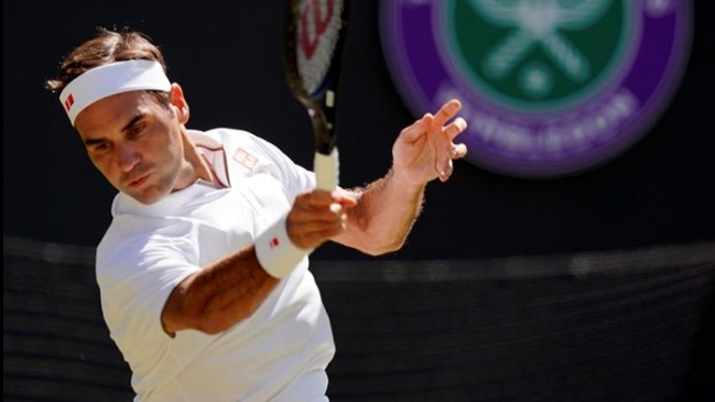 Federer venció a Clarke y sigue a paso firme su camino en Wimbledon