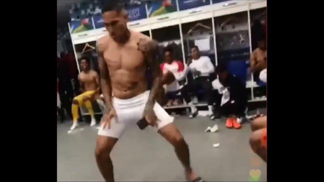 El “sexy” baile de Paolo Guerrero tras el paso de Perú a la final de Copa América