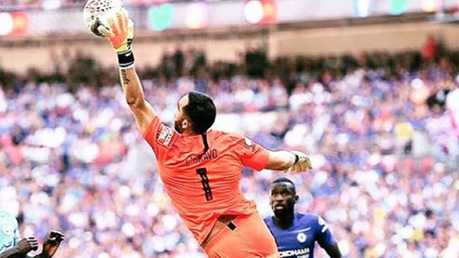 Claudio Bravo y su futuro en Manchester City: Sería una locura salir de ahí