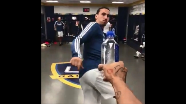 Zlatan Ibrahimovic cumplió el Bottle Cap Challenge y retó a Paul Pogba