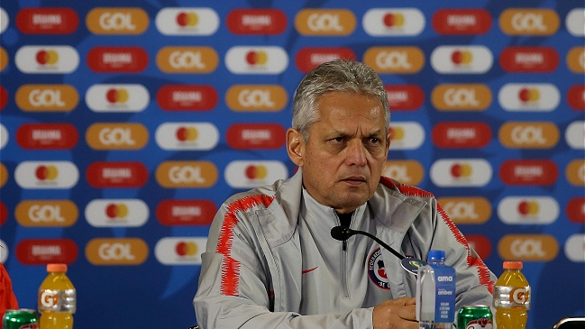 Reinaldo Rueda: Claudio Bravo no está en la nómina y no tiene nada que ver con el partido