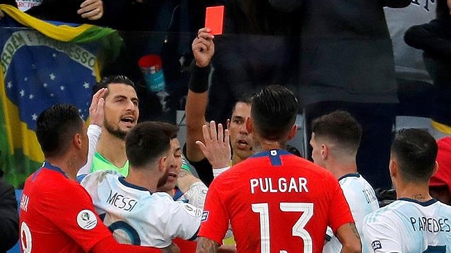 ¿Cuándo deberán cumplir sus castigos Gary Medel y Lionel Messi?