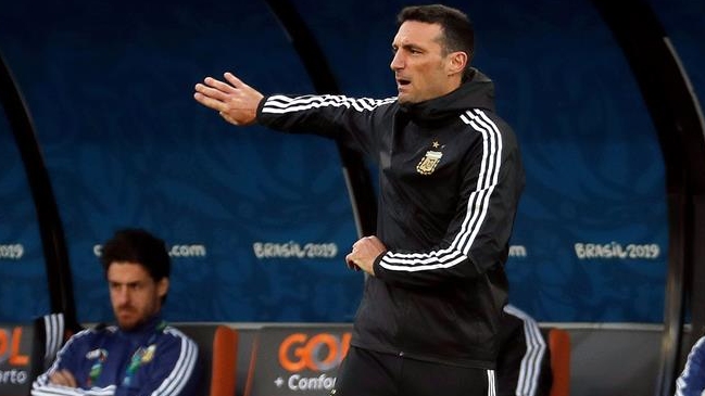 Lionel Scaloni dijo que fue “evidente” que a Messi le pasaron una factura