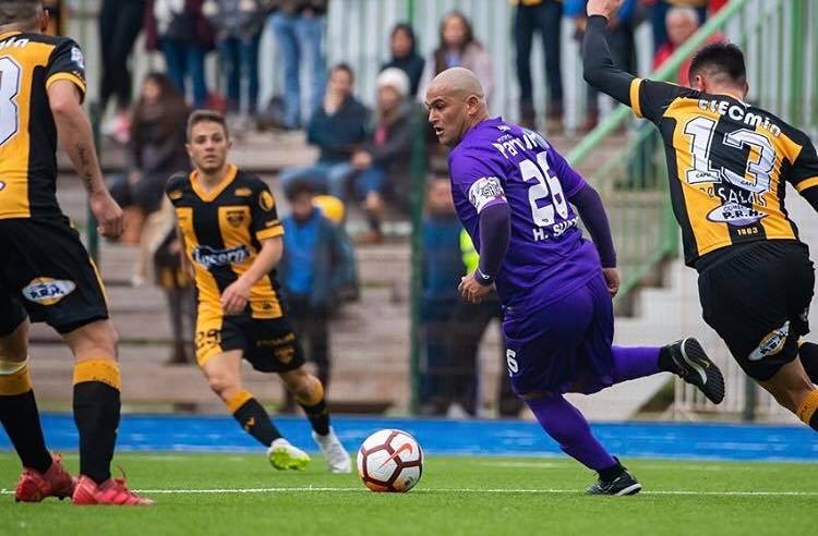 El palo evitó golazo de Humberto Suazo en su reestreno en San Antonio Unido