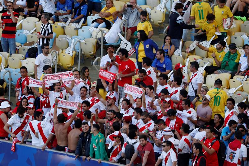 El Maracaná se vistió de fiesta con la ambición brasileña y la ilusión de los peruanos