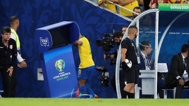 Gabriel Jesús ofreció disculpas por su violenta reacción tras ser expulsado