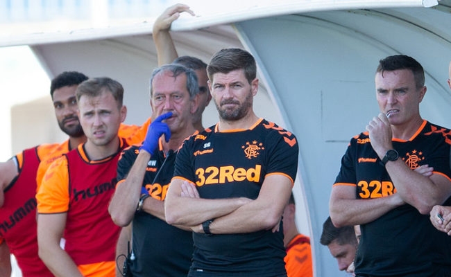 Rangers de Steven Gerrard se estrenó con goleada en la fase previa de la Europa League