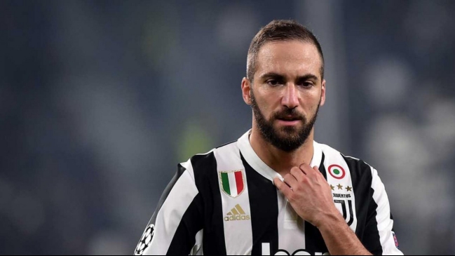 Gonzalo Higuaín fue ovacionado por afición de Juventus a la espera de definir su futuro