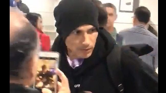 Paolo Guerrero respondió a hincha que lo trató de “pecho frío” en el aeropuerto de Sao Paulo
