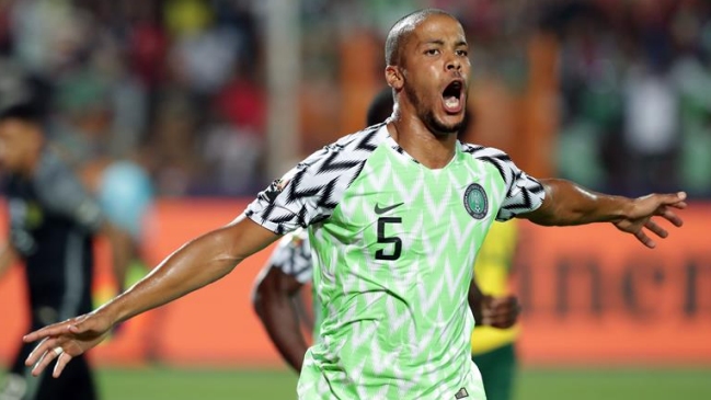 Nigeria doblegó en la agonía a Sudáfrica y se instaló en semifinales de la Copa Africana