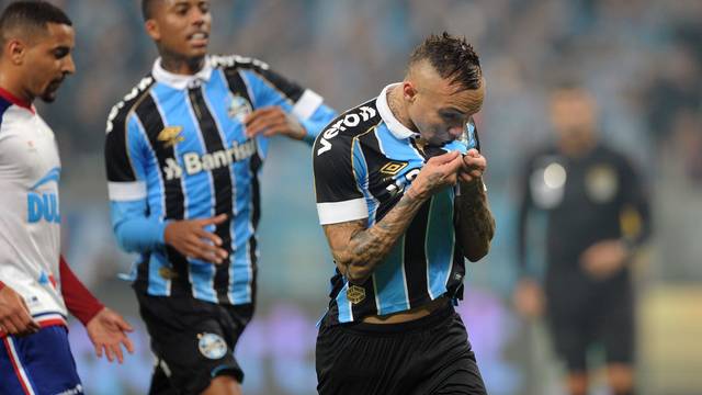 Everton fue figura en empate de Gremio y Bahía en la Copa de Brasil
