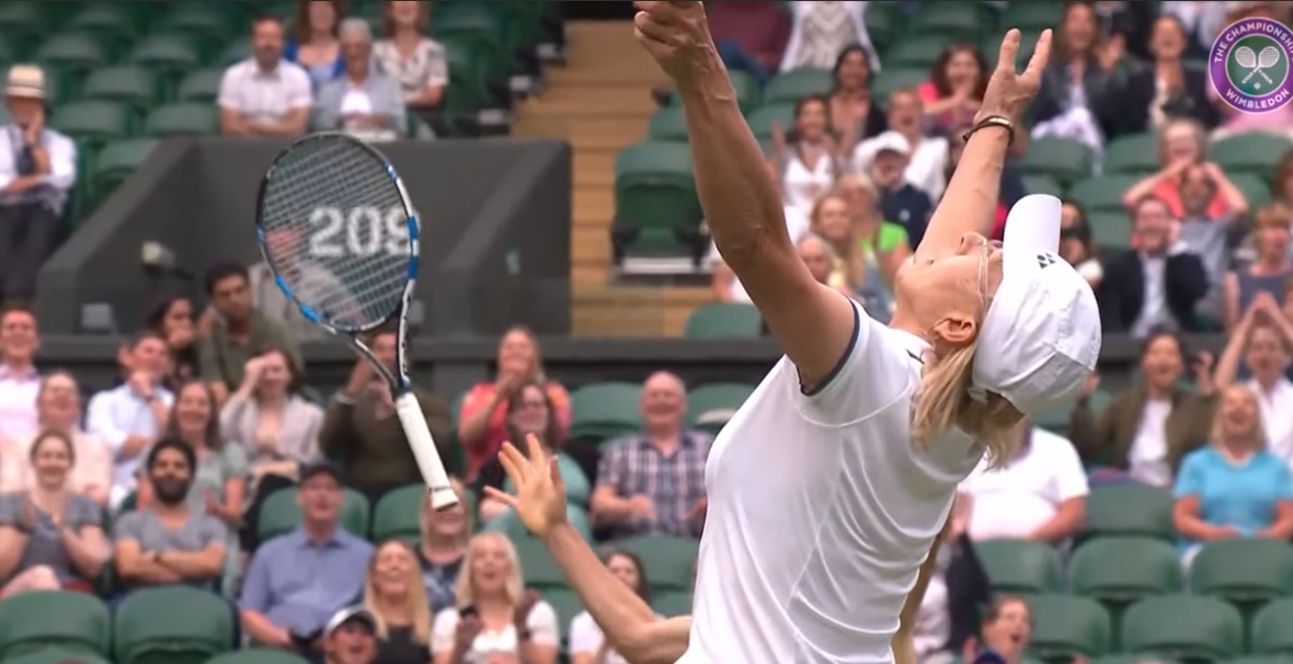 Martina Navratilova deslumbró con espectacular punto en duelo de leyendas en Wimbledon