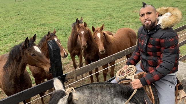 “Criando campeones”: Arturo Vidal exhibió su haras con potente frase