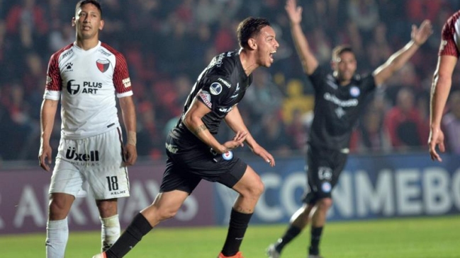 Argentinos Juniors golpeó a Colón y puso un pie en los cuartos de final de Copa Sudamericana