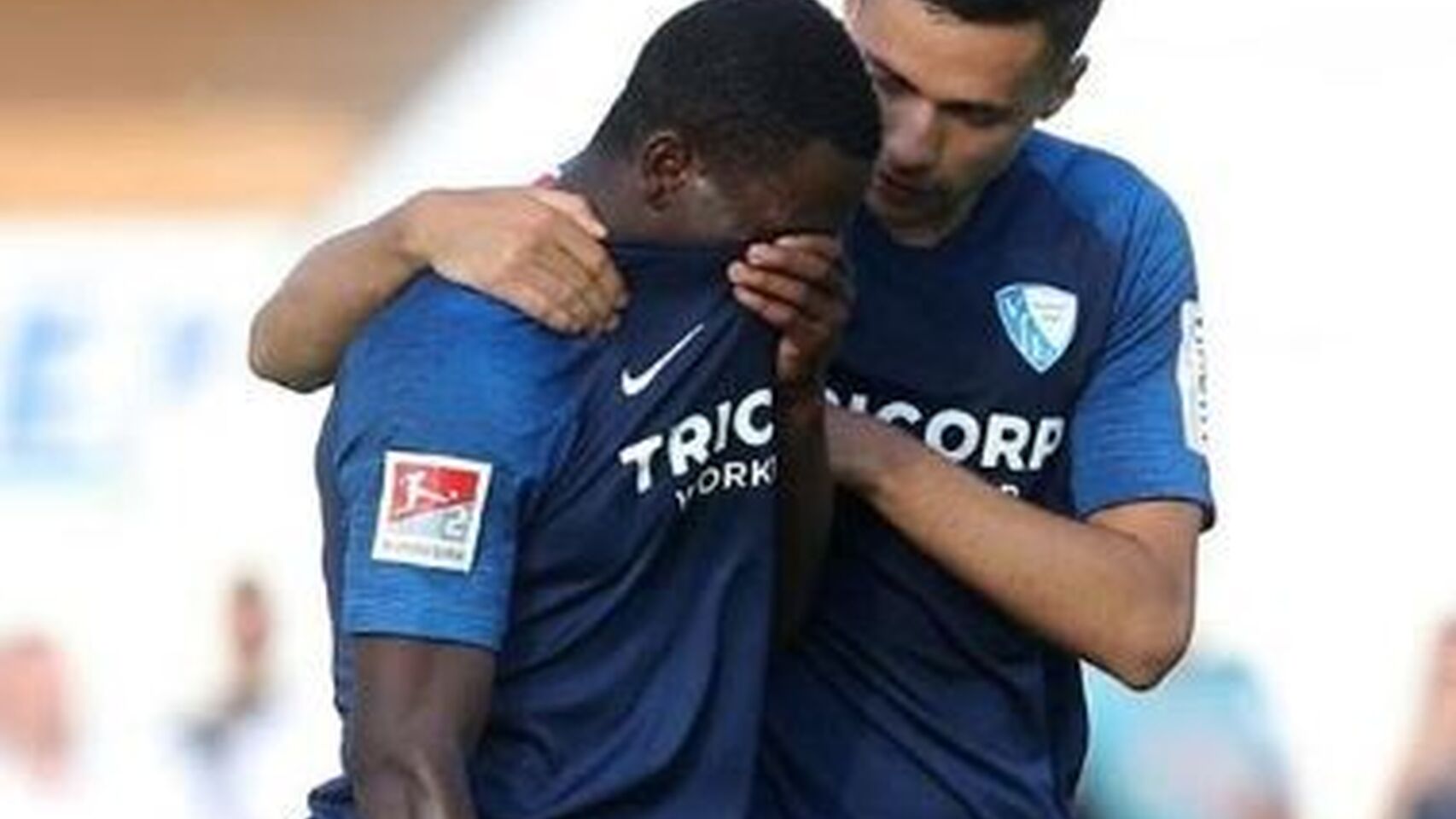 Futbolista inglés abandonó llorando un amistoso por insultos racistas