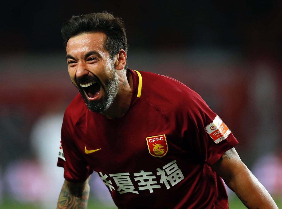 La asistencia de nuca de Ezequiel Lavezzi en China