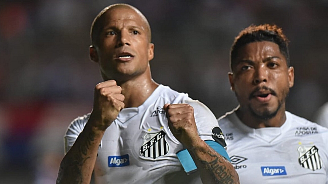 Santos aprovechó traspié de Palmeiras y se acercó al liderato del Brasileirao