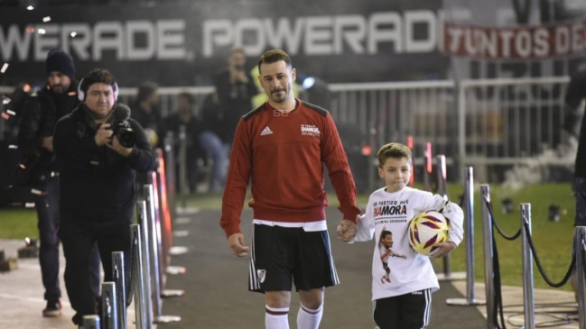 La emotiva ovación a Rodrigo Mora en su partido de despedida del fútbol